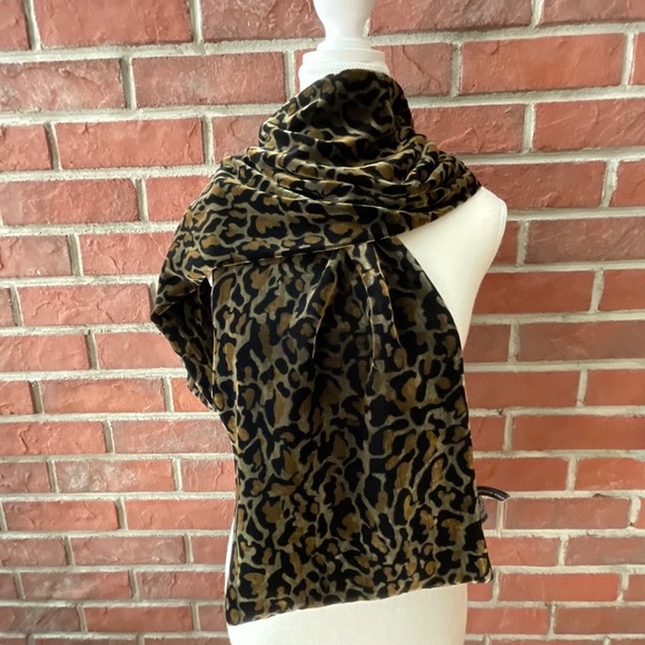 Kenneth Cole Silk Rayon Velvet Leopard Print Black Brown  Scarf 10”x60”NWOT - Picture 3 of 8